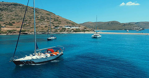 sailing the Greek islands with skipper in Cyclades